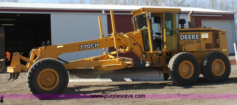 image for item 6103 1998 John Deere 770CH motor grader