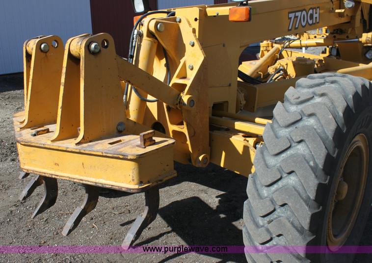 image for item 6103 1998 John Deere 770CH motor grader