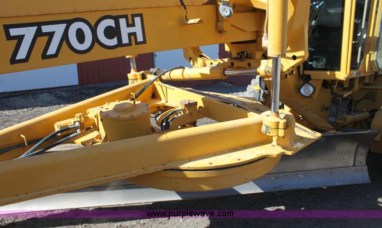 image for item 6103 1998 John Deere 770CH motor grader
