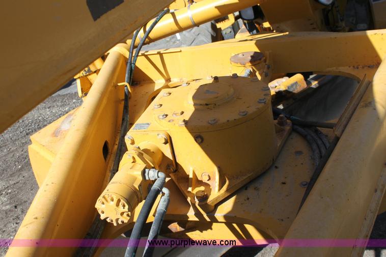 image for item 6103 1998 John Deere 770CH motor grader