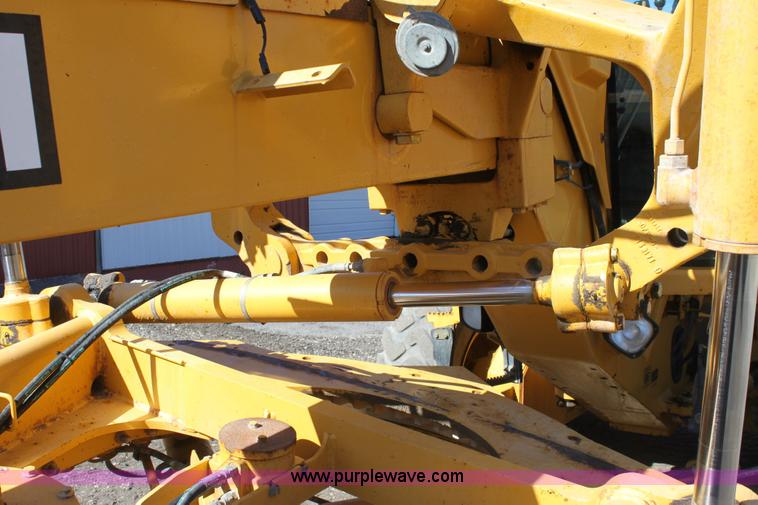 image for item 6103 1998 John Deere 770CH motor grader