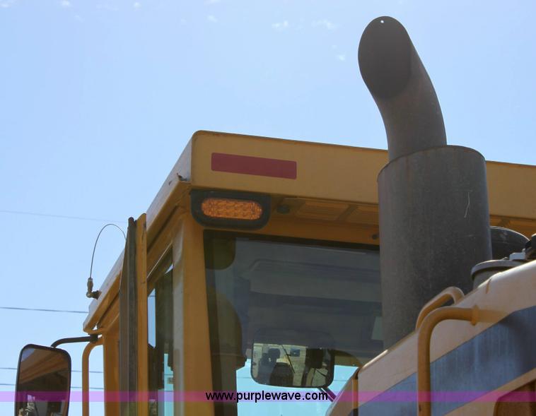 image for item 6103 1998 John Deere 770CH motor grader