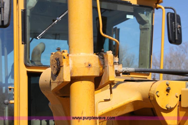 image for item 6103 1998 John Deere 770CH motor grader