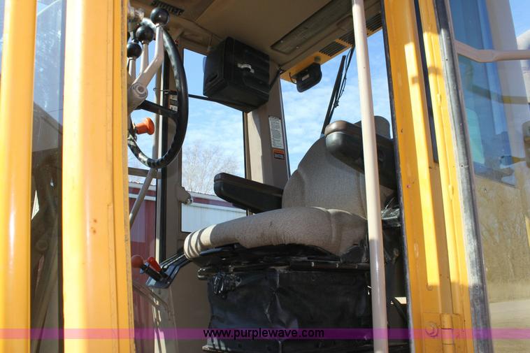 image for item 6103 1998 John Deere 770CH motor grader