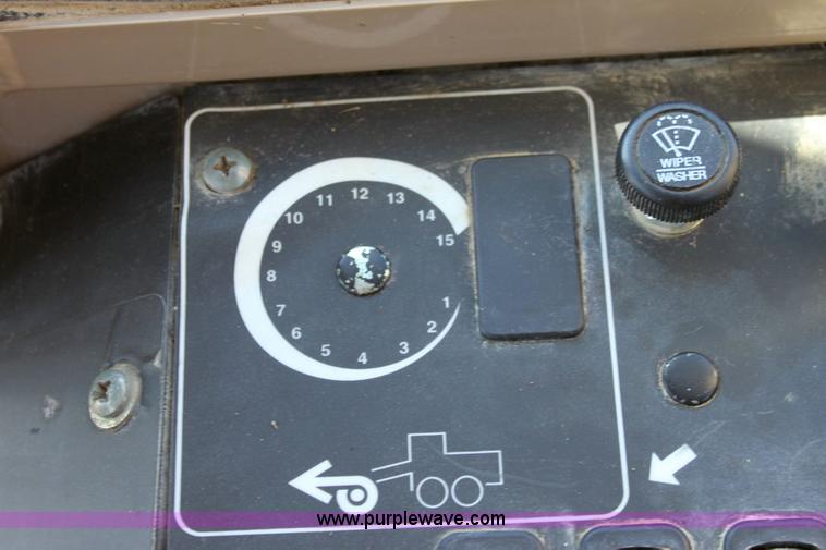 image for item 6103 1998 John Deere 770CH motor grader