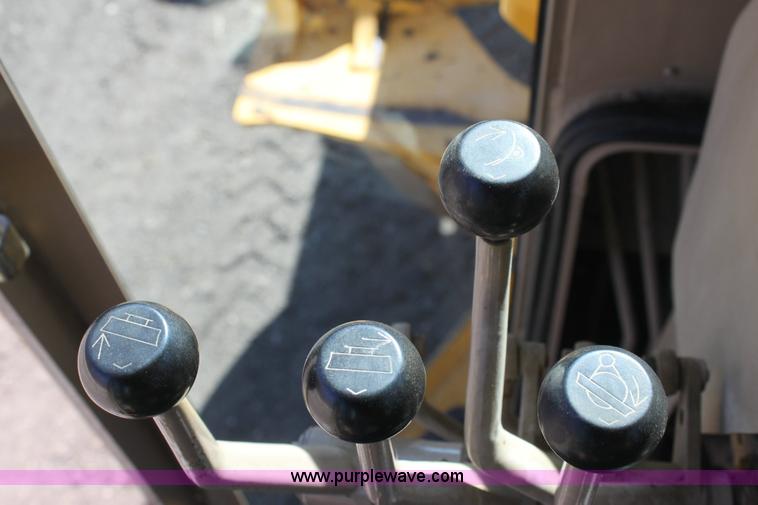 image for item 6103 1998 John Deere 770CH motor grader