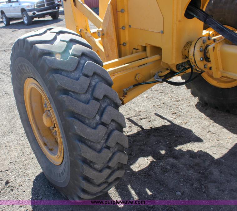 image for item 6103 1998 John Deere 770CH motor grader