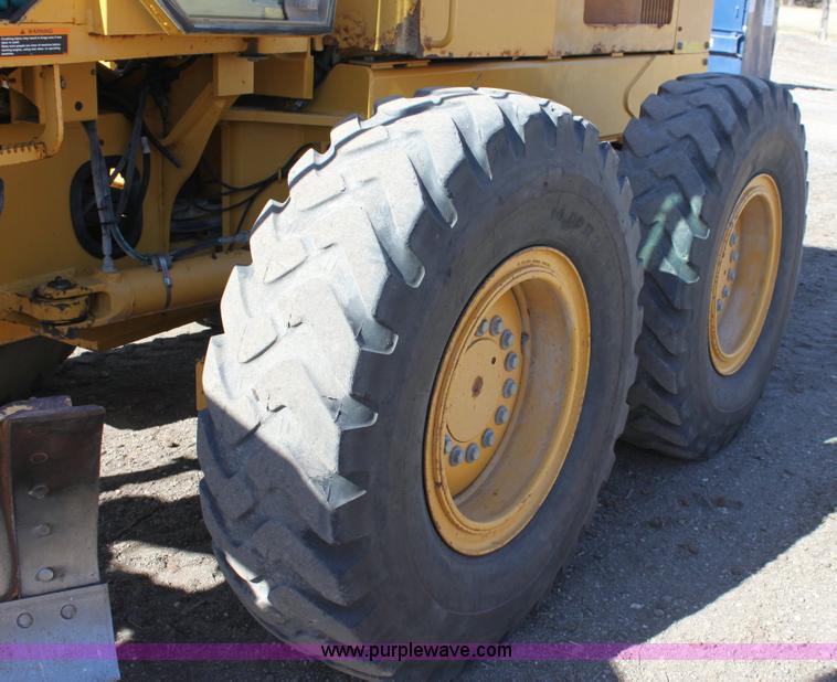 image for item 6103 1998 John Deere 770CH motor grader