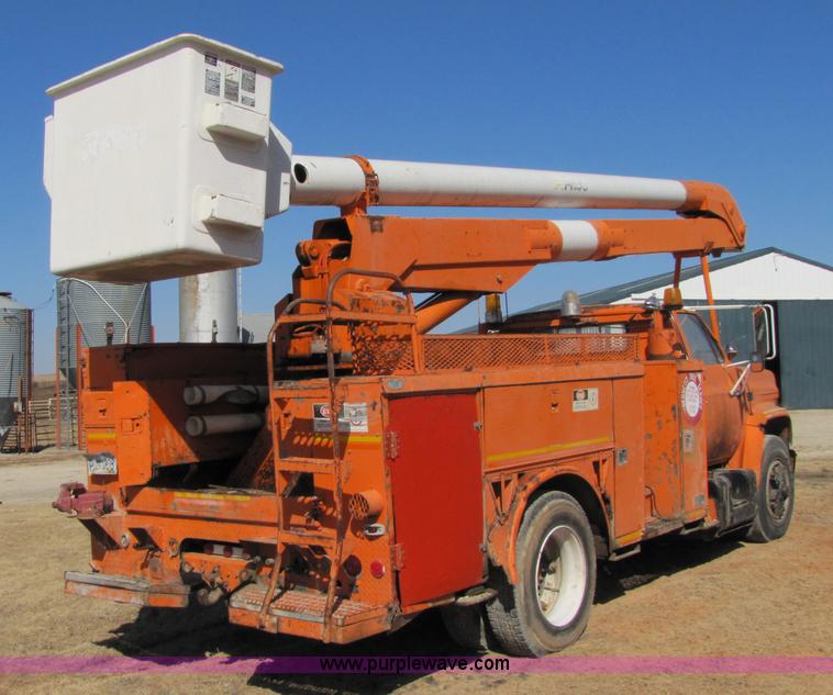 image for item 6793 1986 GMC Topkick 7000 bucket truck