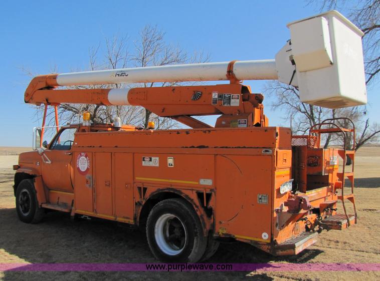 image for item 6793 1986 GMC Topkick 7000 bucket truck
