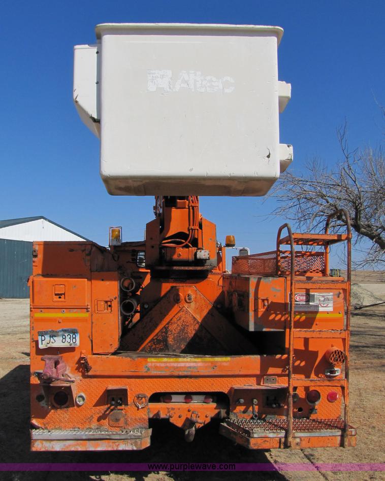 image for item 6793 1986 GMC Topkick 7000 bucket truck