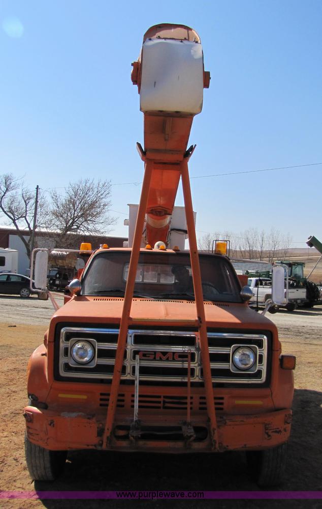 image for item 6793 1986 GMC Topkick 7000 bucket truck