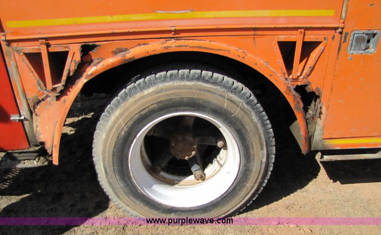 image for item 6793 1986 GMC Topkick 7000 bucket truck