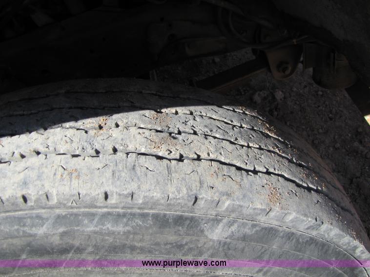 image for item 6793 1986 GMC Topkick 7000 bucket truck