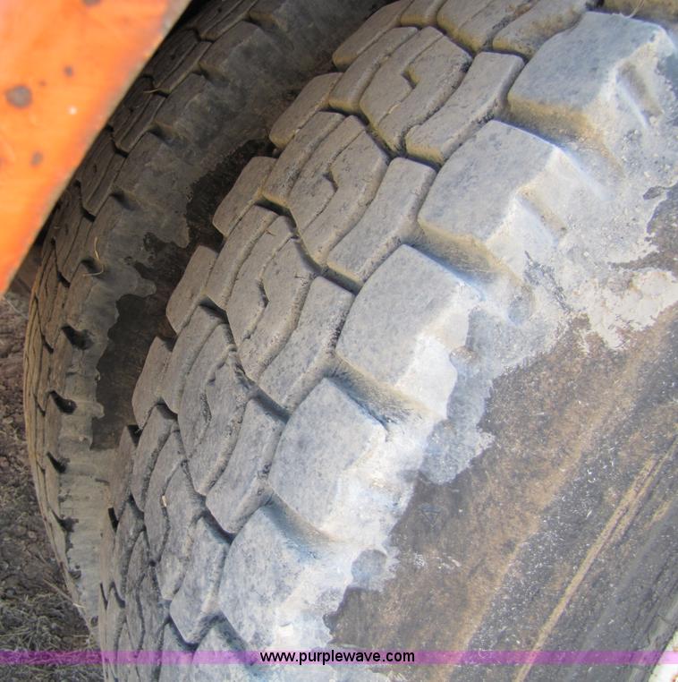 image for item 6793 1986 GMC Topkick 7000 bucket truck