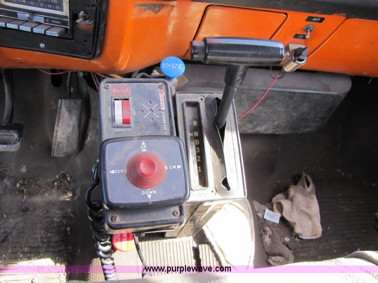 image for item 6793 1986 GMC Topkick 7000 bucket truck