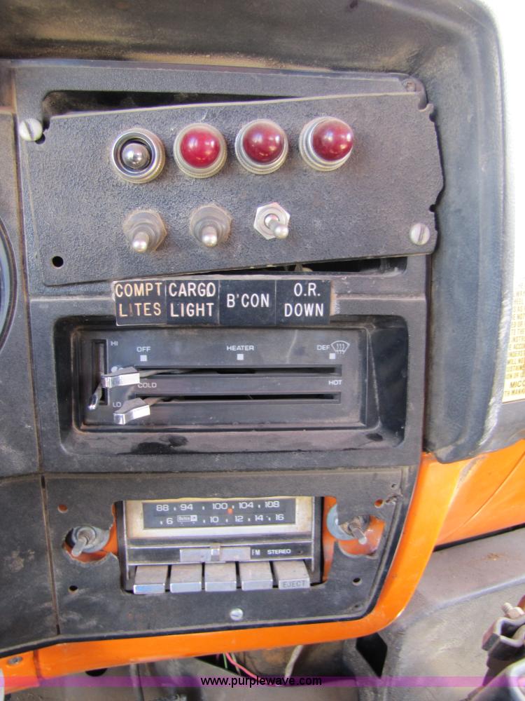 image for item 6793 1986 GMC Topkick 7000 bucket truck