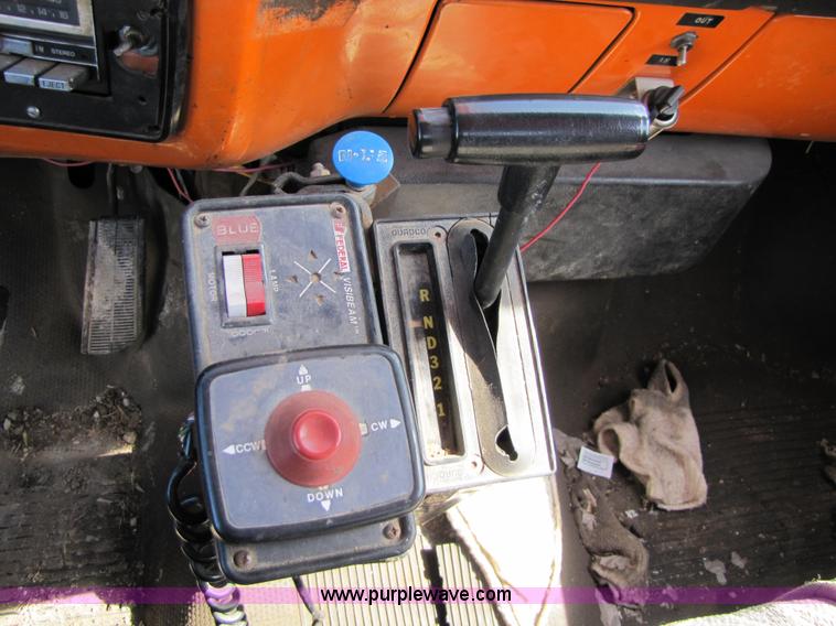 image for item 6793 1986 GMC Topkick 7000 bucket truck