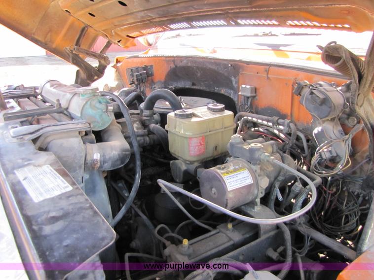 image for item 6793 1986 GMC Topkick 7000 bucket truck