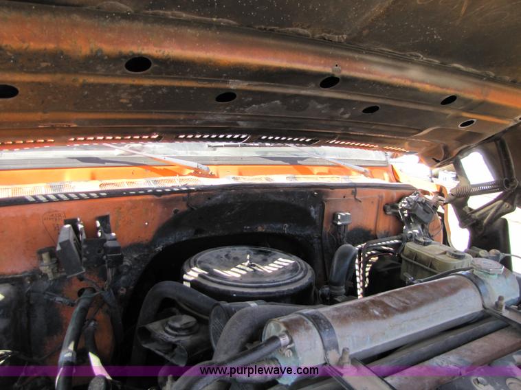 image for item 6793 1986 GMC Topkick 7000 bucket truck