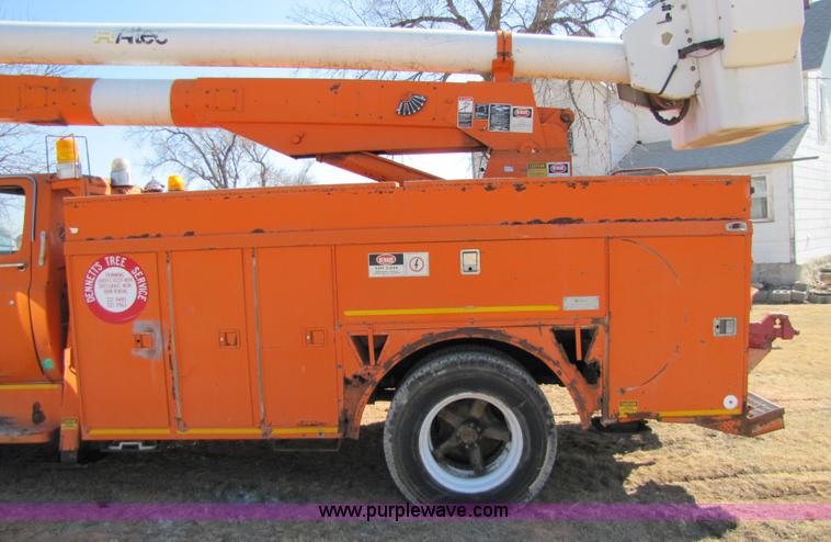 image for item 6793 1986 GMC Topkick 7000 bucket truck