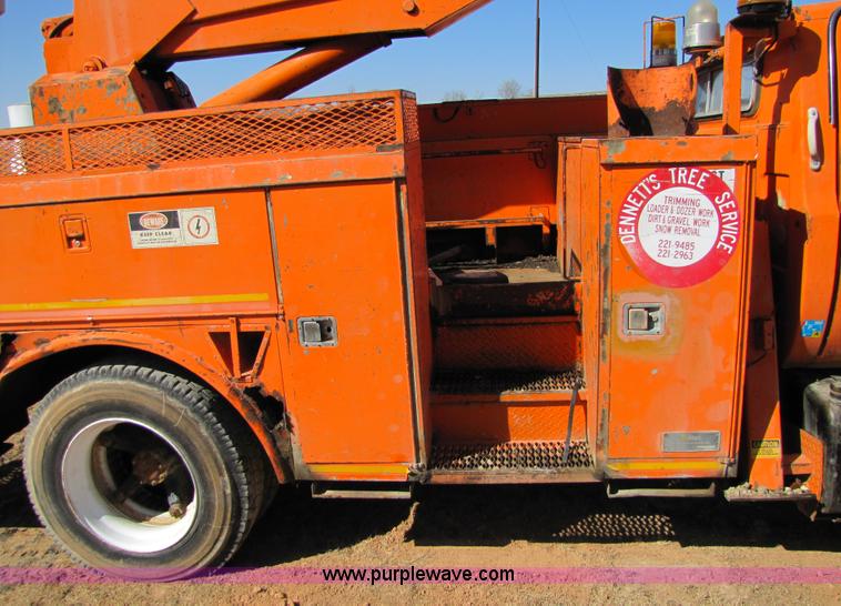 image for item 6793 1986 GMC Topkick 7000 bucket truck