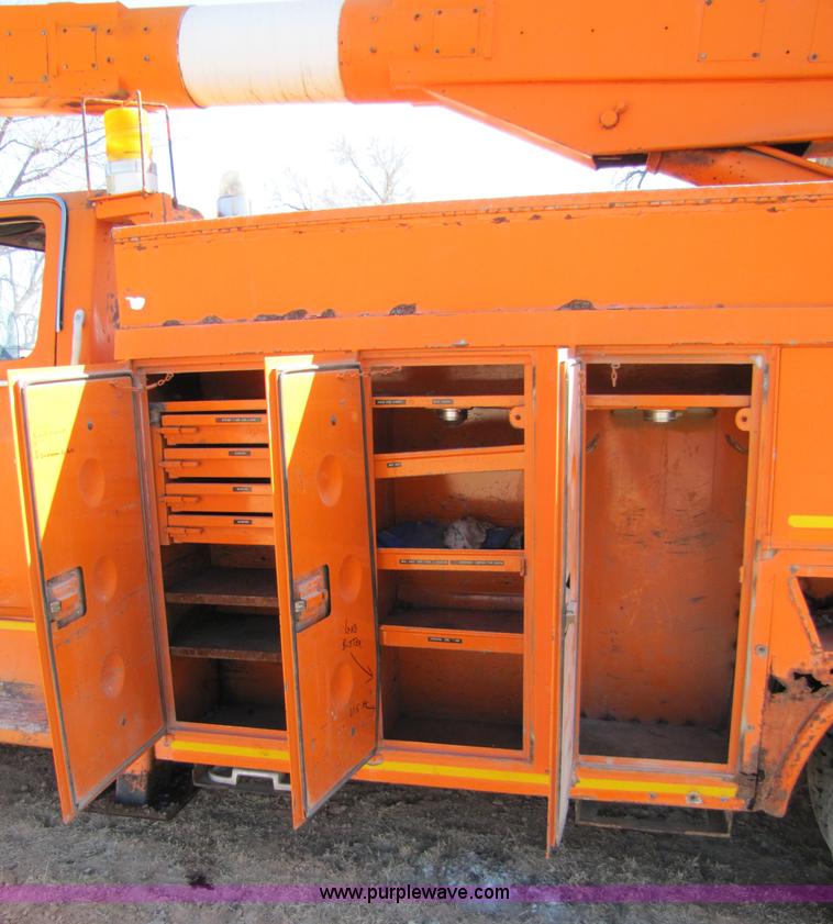 image for item 6793 1986 GMC Topkick 7000 bucket truck