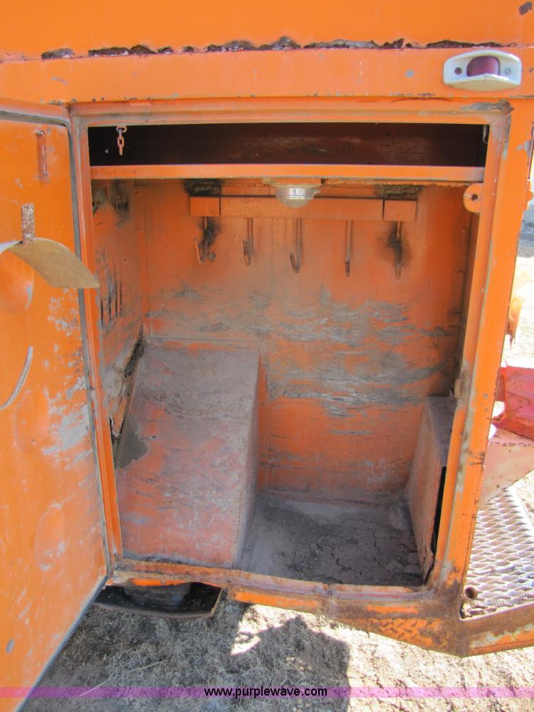 image for item 6793 1986 GMC Topkick 7000 bucket truck