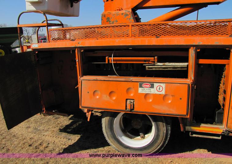image for item 6793 1986 GMC Topkick 7000 bucket truck