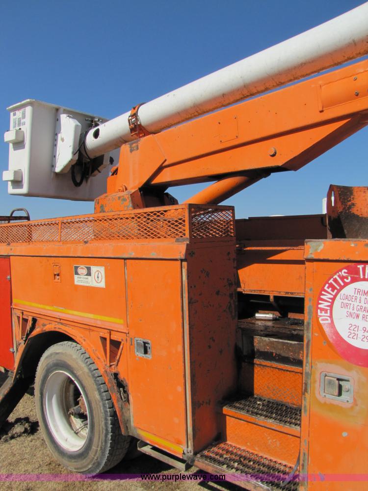 image for item 6793 1986 GMC Topkick 7000 bucket truck