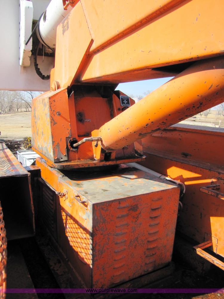 image for item 6793 1986 GMC Topkick 7000 bucket truck