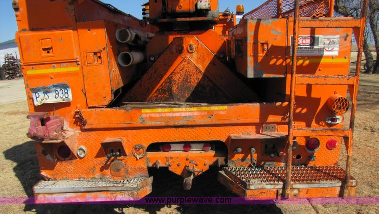 image for item 6793 1986 GMC Topkick 7000 bucket truck