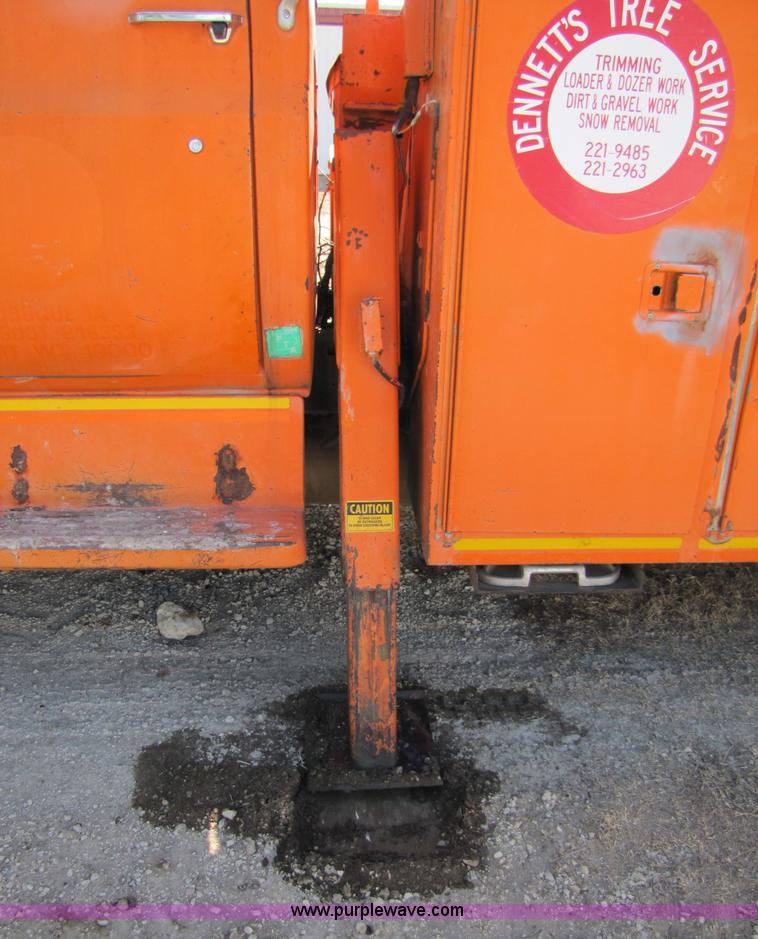 image for item 6793 1986 GMC Topkick 7000 bucket truck