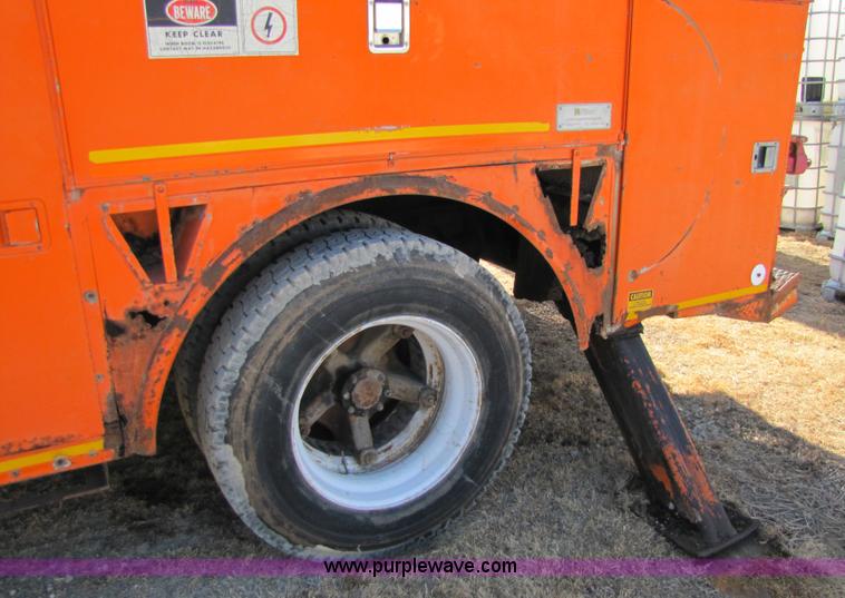 image for item 6793 1986 GMC Topkick 7000 bucket truck