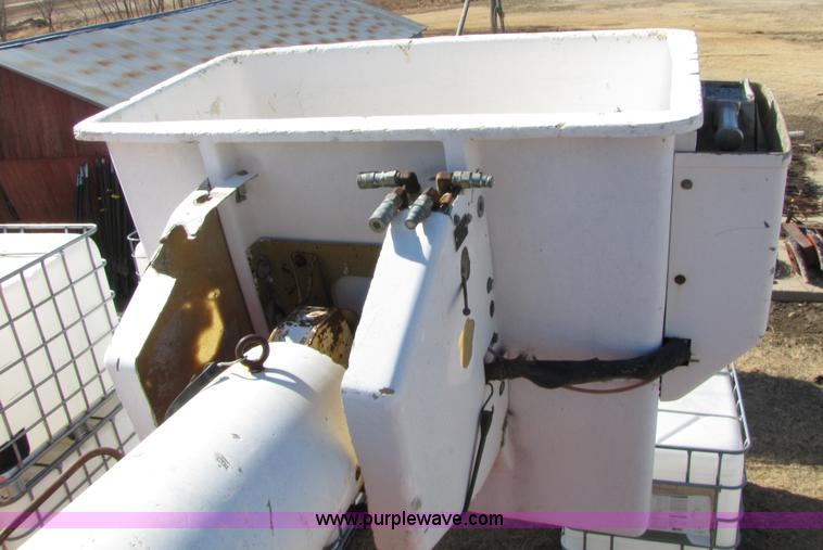 image for item 6793 1986 GMC Topkick 7000 bucket truck
