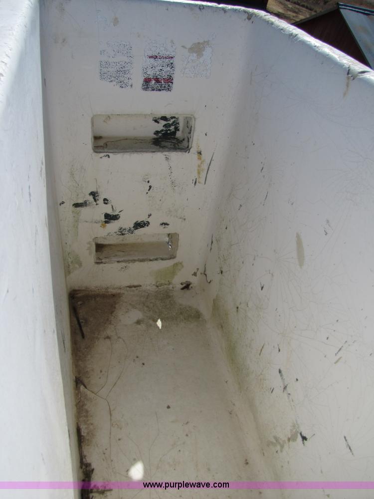 image for item 6793 1986 GMC Topkick 7000 bucket truck