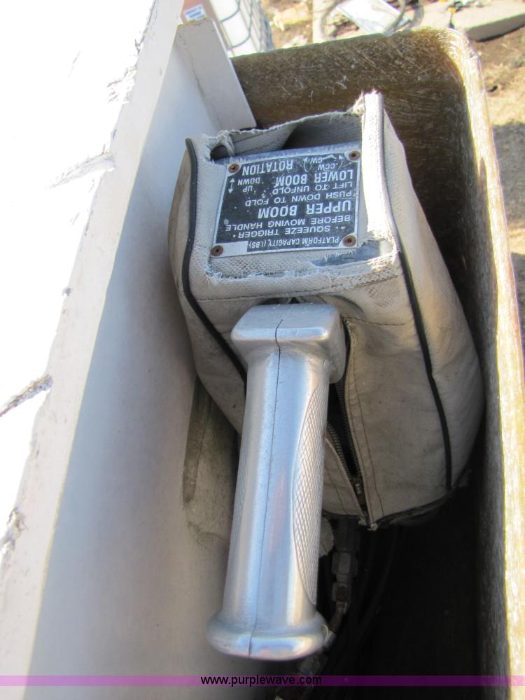 image for item 6793 1986 GMC Topkick 7000 bucket truck