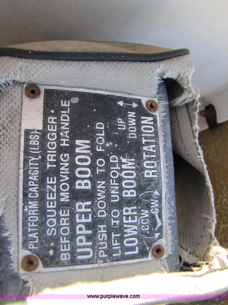 image for item 6793 1986 GMC Topkick 7000 bucket truck