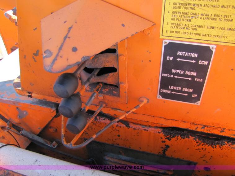 image for item 6793 1986 GMC Topkick 7000 bucket truck