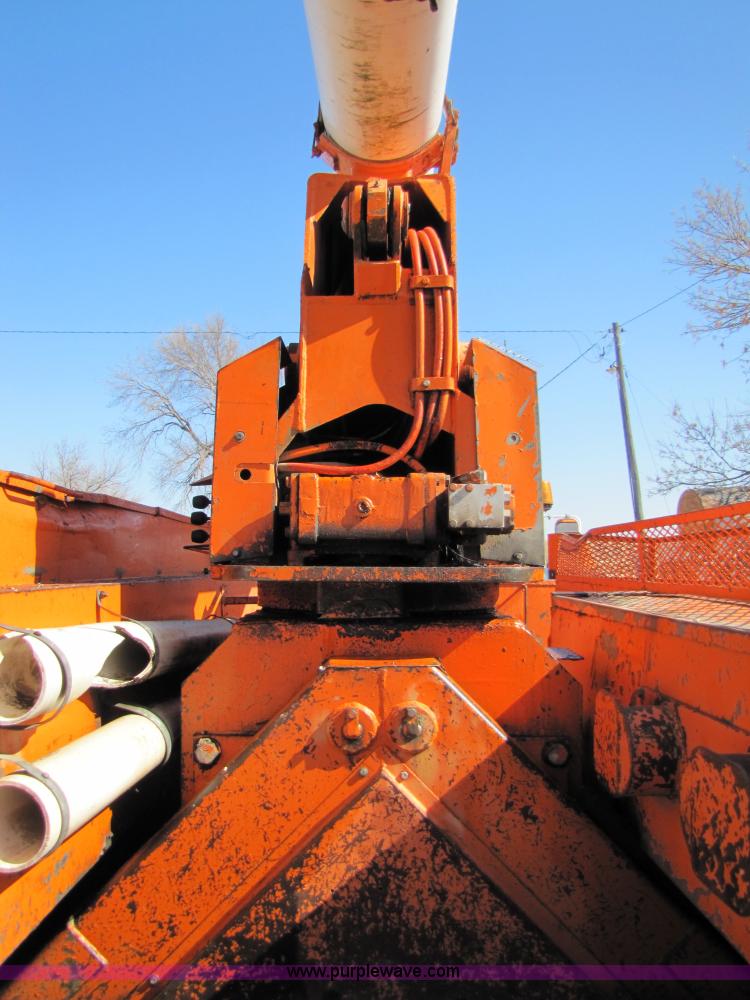 image for item 6793 1986 GMC Topkick 7000 bucket truck