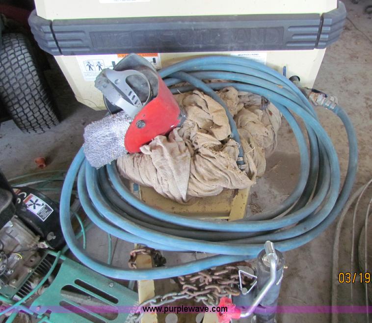 image for item 7502 1999 Ingersoll Rand P185WJD air compressor