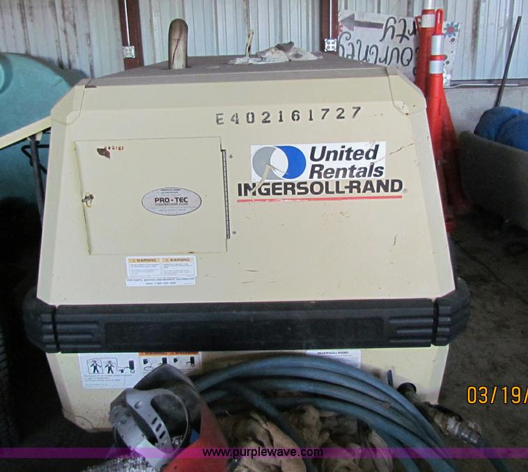 image for item 7502 1999 Ingersoll Rand P185WJD air compressor