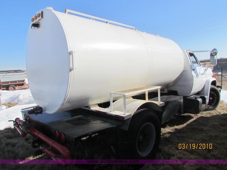 image for item 7503 1988 GMC Topkick C6000 water truck