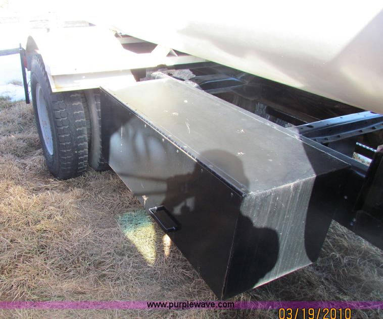 image for item 7503 1988 GMC Topkick C6000 water truck