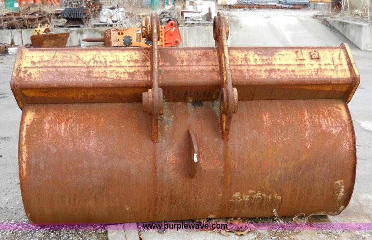 image for item 7788 Ditch cleaning light material bucket