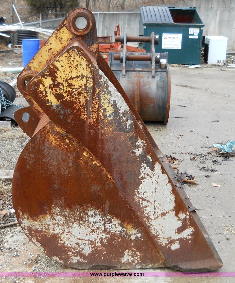 image for item 7788 Ditch cleaning light material bucket