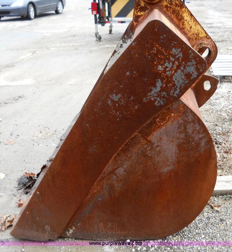 image for item 7788 Ditch cleaning light material bucket