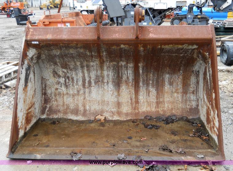 image for item 7788 Ditch cleaning light material bucket