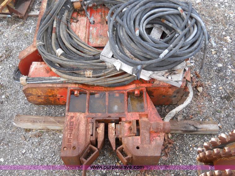 image for item 7810 Foster vibratory pile driver/extractor