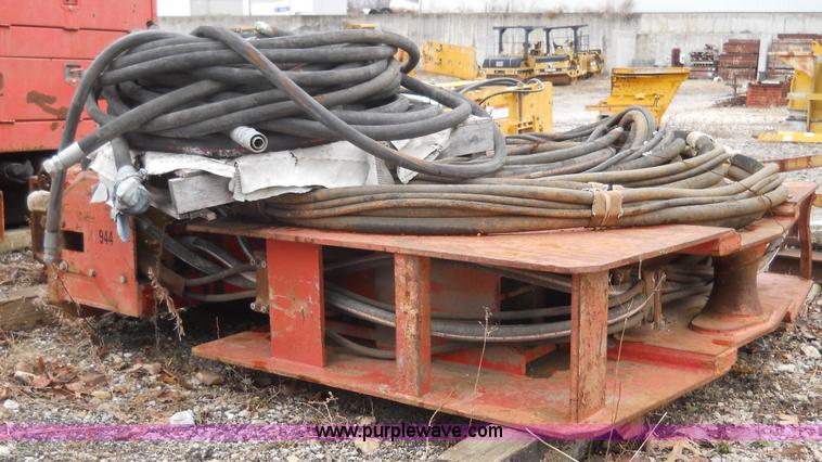 image for item 7810 Foster vibratory pile driver/extractor